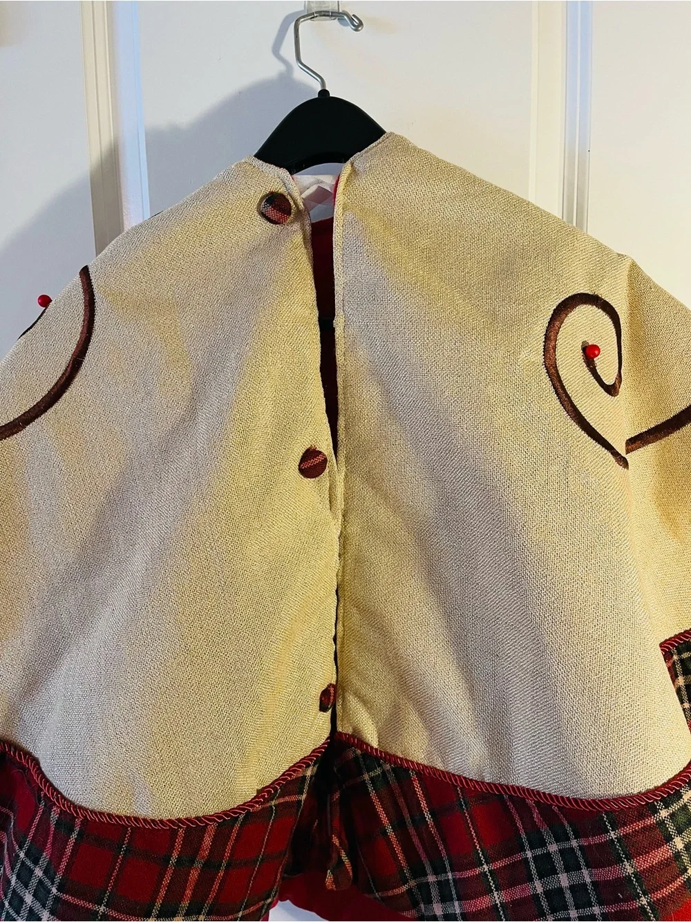Pier 1 Woodland Reindeer Cream and Red Plaid Rustic Christmas Tree Skirt